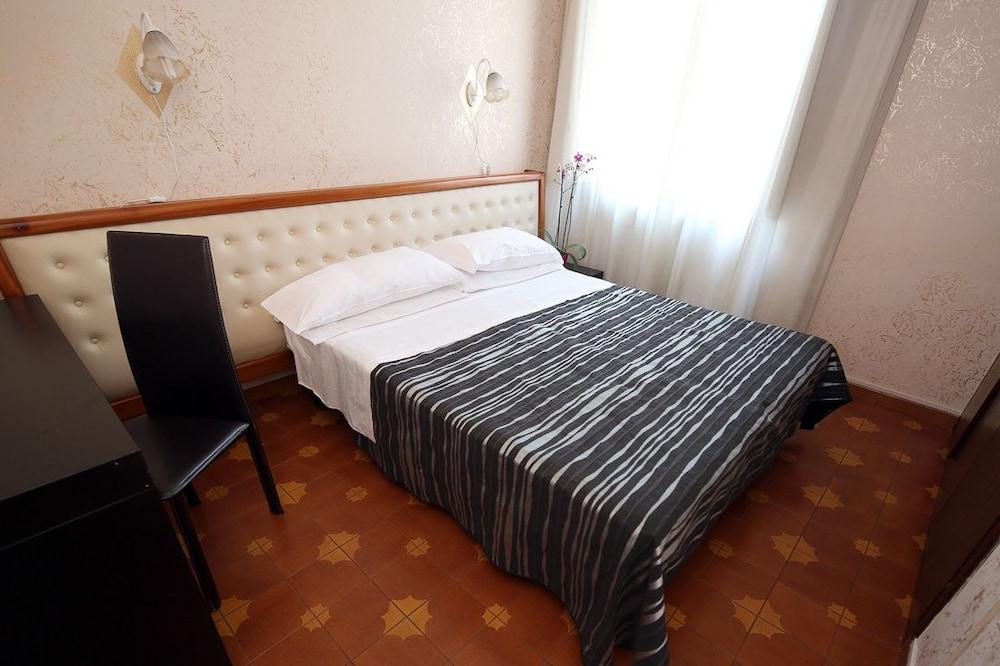 Roma Room Hotel Εξωτερικό φωτογραφία