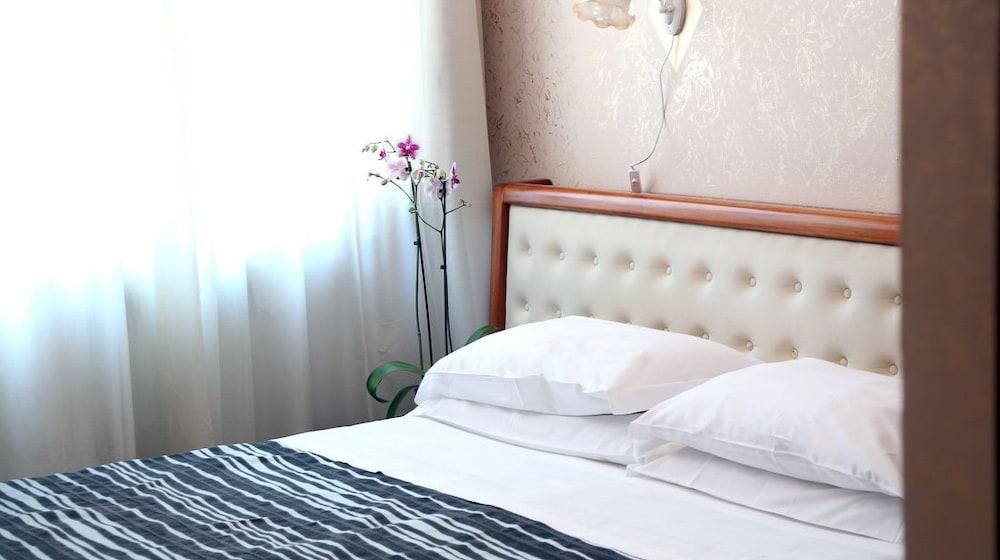 Roma Room Hotel Εξωτερικό φωτογραφία