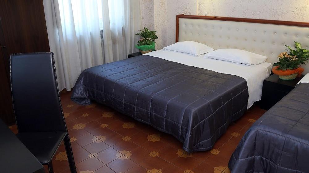 Roma Room Hotel Εξωτερικό φωτογραφία