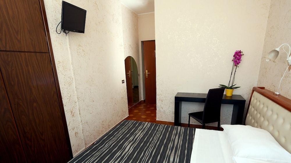 Roma Room Hotel Εξωτερικό φωτογραφία
